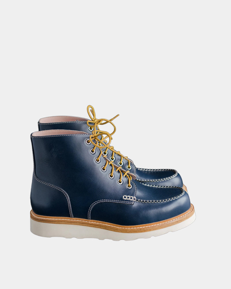 Boots in Indigo Blue Leather.